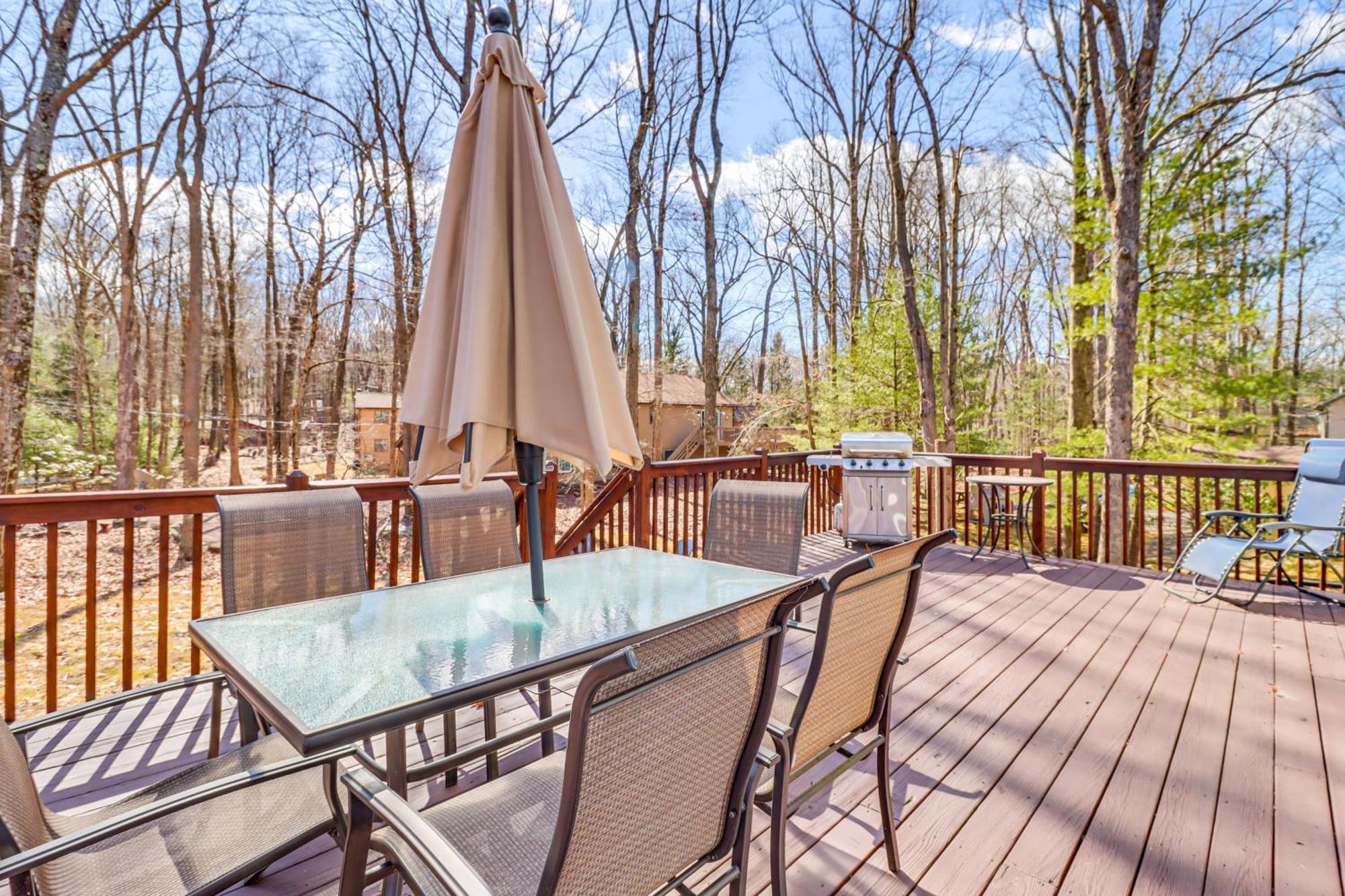 Walk To Harmony Family Retreat With Decks! *