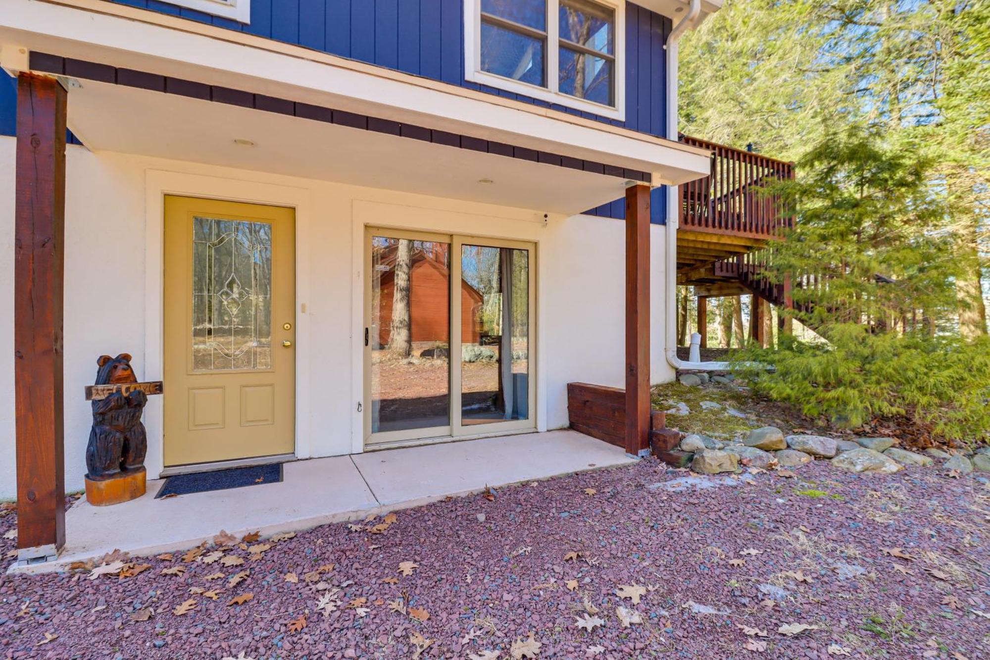 Walk To Harmony Family Retreat With Decks! Albrightsville