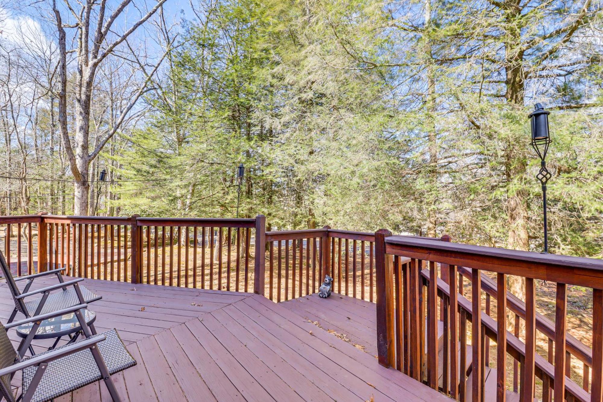 Walk To Harmony Family Retreat With Decks! Ferienhaus