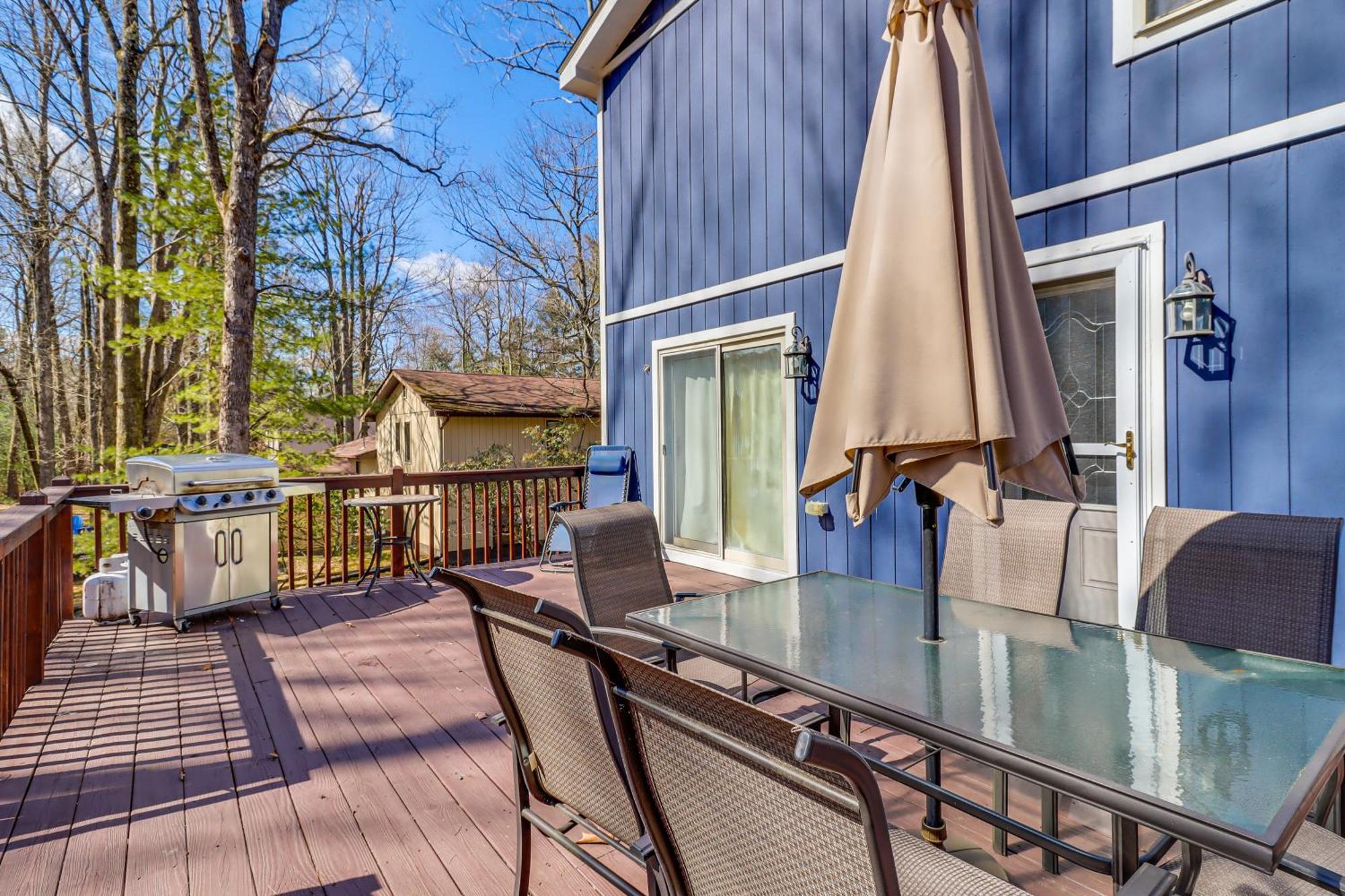 Walk To Harmony Family Retreat With Decks! *