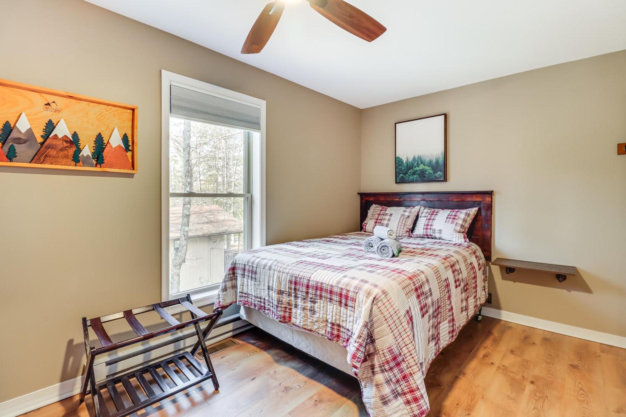 Walk To Harmony Family Retreat With Decks! * Albrightsville
