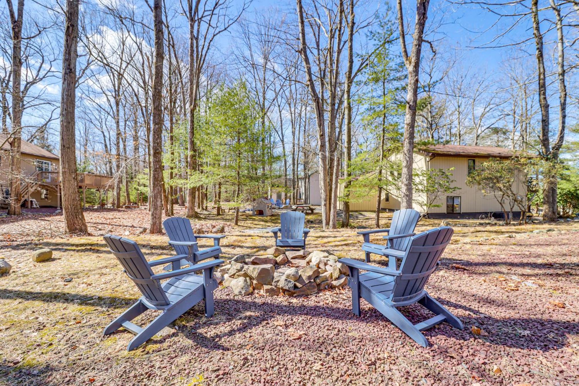 Holiday home Walk To Harmony Family Retreat With Decks!