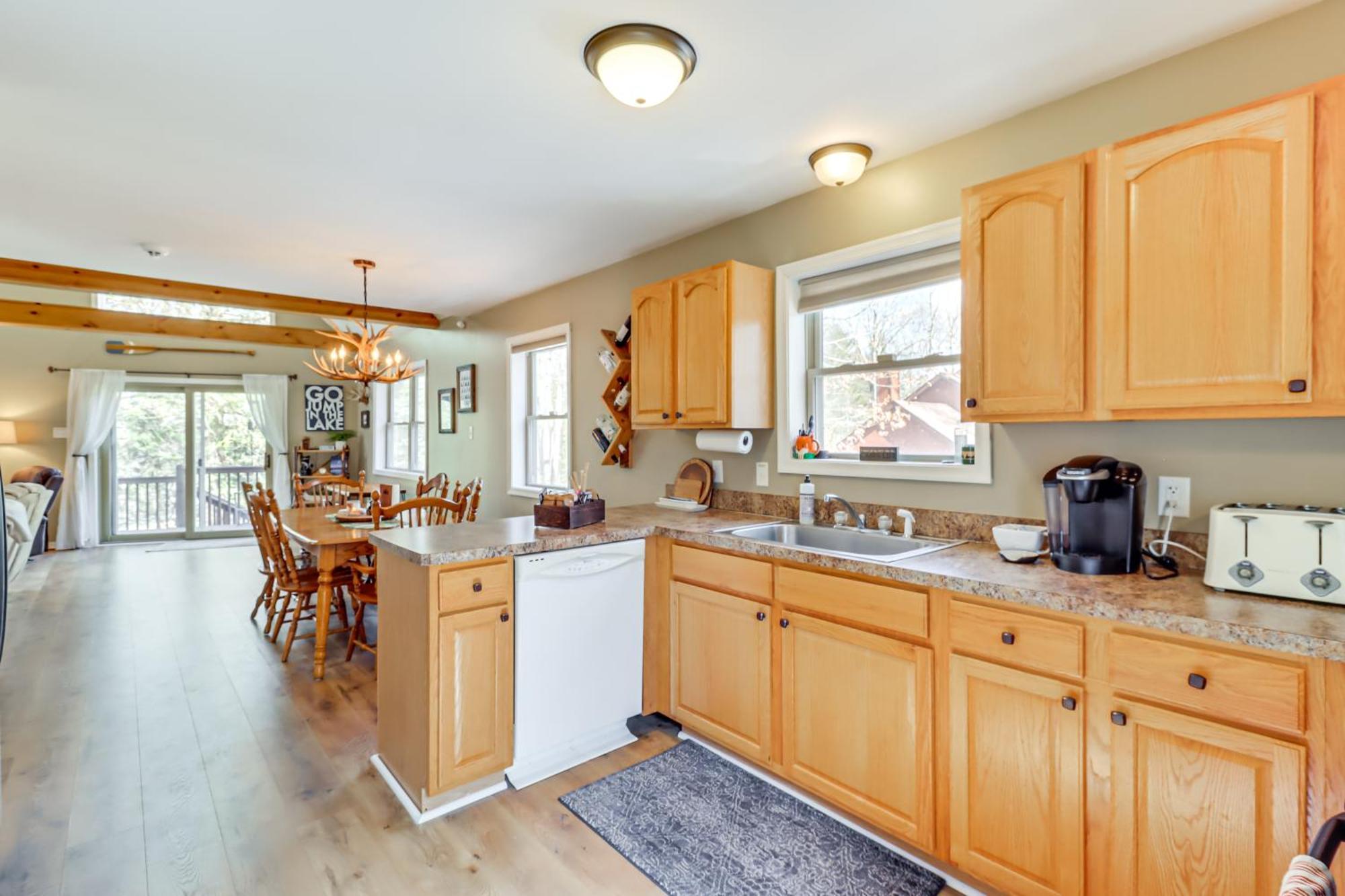 Walk To Harmony Family Retreat With Decks! * Albrightsville